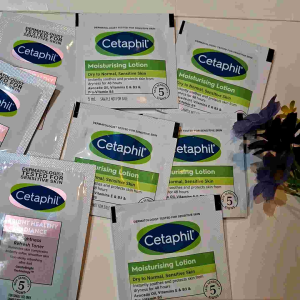 Cetaphil Bright Radiance Sachet Cetaphil Lotion sachet.