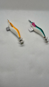 โยตกหมึก โยขนาด 2.0  เหมาะสำหรับตกหมึกหอม ใช้ได้ทั้งกลางวันและกลางคืน สีสวยงาม ค่ายโยซาริ หนัก 10 กรัม