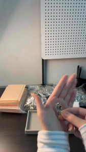 โบว์ดำไว้อาลัย แบบเข็มติดเสื้อ สีดำสุภาพ งานศพ พร้อมส่งในไทย