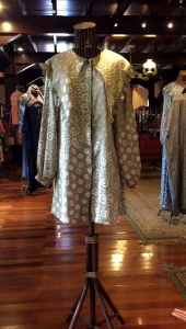 Tara Tunik by Dian Pelangi LIMITED EDITION Baju Blouse Atasan Kemeja Blus Outfit Casual Formal Kerja Kantor Pesta Pernikahan Kondangan Wanita Hijaber Cantik Anggun Modis Modern Elegan Mewah Model Korea Terbaru Motif Batik Abstrak Hand Made Kekinian