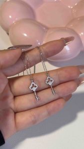 BUTTERCREAM Giselle s925 Sterling Silver Clover Key Pendant Necklace