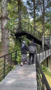 Fashion ELLSA: Batik Premium Kemeja Tenun Pria Slimfit & Black Dress Wanita Couple