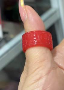 Cống nhẫn vuông chạm hoa văn kim tiền đá mã não đỏ