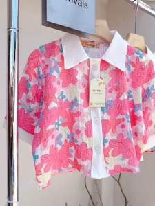 เสื้อเชิ้ตแขนสั้นคอปกขาวผ้าลายดอก