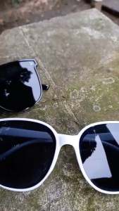 KACAMATA HITAM RETRO TITIK TIGA