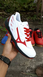 Sepatu Sport Terlaris: Wave Claw Pria & Badminton Cowok