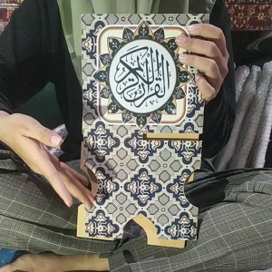 REKAL REKAR REHAL AL QURAN KARAKTER ANAK DUDUKAN MEJA BACA AL QURAN