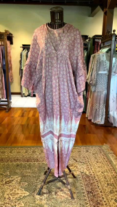 Emily Kaftan Viscos by Dian Pelangi LIMITED EDITION Busana Muslim Maxi Dress Gamis Abaya Gaun Outfit Pesta Pernikahan Kondangan Lebaran Formal Wanita Hijaber Cantik Anggun Modis Modern Simple Elegan Mewah Model Korea Batwing Terbaru Motif Batik Kekinian
