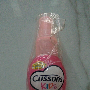 Cussons Hair And Body Cologne Strawberry Smooth 100 Ml Spray