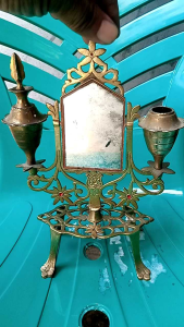 Pajangan Tempat Celak Bahan Kuningan: Desain Modern & Tahan Lama