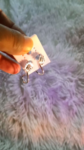 ต่างหูทองเหลืองดอกขจรชุบเงินแท้