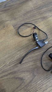 HANDLE REM SEPEDA LISTRIK: BRAKE LEVER SEPEDA LISTRIK SELIS TUAS REM SEPEDA LISTRIK