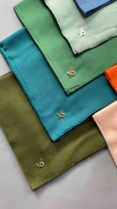 Hijab Segiempat Polos Logo JP Jorney + Pouch Bahan Paris Premium Lasercut Nyaman dan Mudah Dibentuk