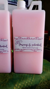Pewangi dan pelembut pakaian wangi sakura