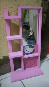 rak dinding kosmetik tiang 1 jumbo motif hello Kitty