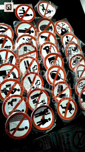 1แผ่น สติ๊กเกอร์สัญลักษณ์ ขนาด10cm ห้ามสูบ ห้ามฉี่ ห้ามกัญชา ห้ามเหยียบ ห้ามถ่ายรูป ห้ามสุนัข ห้ามนำอาหารและเครื่องดื่มเข้ามา ห้ามนำทุเรียนเข้ามา ห้ามตด ห้ามทิ้งขยะ สติกเกอร์ห้ามกันน้ำ สัญลักษณ์