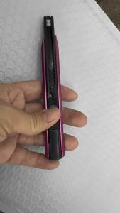 Dao rọc giấy cán nhôm lưỡi thép. Dao ra mẫu lưỡi dao 9mm siêu nhẹ siêu bén.