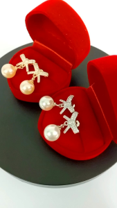 ต่างหูเงินแท้ชุบทอง/ทองคำขาวประดับไข่มุกแท้ทรงกลมสีทองฝังพลอยเพทายขาวดีไซน์หรูหรา