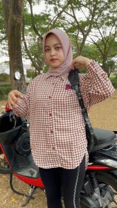 Atasan Wanita Lengan Panjang & Pilihan Modis