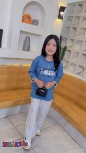 Setelan anak ziela kids mikey mouse/setelan celana anak perempuan bahan cotton combad mix katun salur/setelan anak perempuan terbaru/setelan anak perempuan motif micky mix celana salur/setelan anak perempuan umur 4-14 tahun terbaru