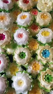 เหรียญโปรยทานพร้อมส่ง โทนขาว-ครีม ตัวเปล่า10ชิ้น คละแบบ/เลือกแบบตะกร้าอื่นในร้าน