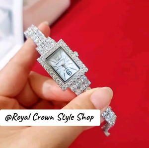 ผ้านาฬิกาผู้หญิง Royal Crown ( 100%) ประดับเพชรสีเงินหน้า ปัดมุกสวยหรู ระบบถ่านกันน้ำจัดส่งพร้อมกล่องครบ 1ปี บัตร 1ปี