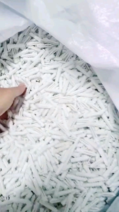 พุกพลาสติกสีขาว No. 678 (1กิโล)ใช้สำหรับยึดสกรู/น็อตกับผนังปูน อิฐ หรือคอนกรีต เพื่อแขวนสิ่งของน้ำหนักเบา-ปานกลาง (เช่น ชั้นวางของ กรอบรูป) โดยแต่ละเบอร์ใช้ขนาดดอกสว่านและสกรูที่ต่างกัน.