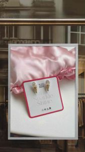 Nice Accident รุ่น ‘Ice Cream Cone’ | ต่างหูไอติมประดับมุก ก้านเงินแท้ (Pearl Ice Cream Earrings)