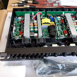 Đẩy công suất 2 kênh và 4 kênh nguồn xung mặt phat nhôm class D BH 12 THÁNG