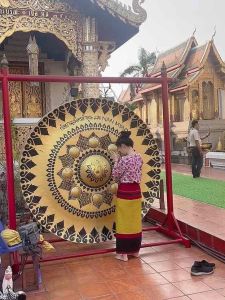 เสื้อคนและเสื้อหนุ่ม เสื้อลายดอก ทรงกาสะลอง ผ้าCottonTC แขนสามส่วน ที่พื้นที่ คุณภาพ ราคายังลง