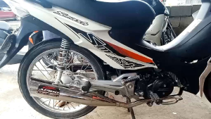 SUZUKI SMASH 115 CHICKEN PIPE with Emblem