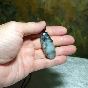 Gegegems Collection Type A Jadeite (Burma Jade) spindrift light greenish hand carved 3-dimensional Bamboo & Bat (Blessing) pendant (with certificate) 翡翠淡绿飘花立体雕刻竹、蝙蝠吊坠(带证书) 竹蝠祝福 平安吉祥。