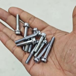 ชุดน็อตแคร้งซ้าย CB500F cbr500r cb500x 2014 ถึง 2020 รับประกันของแท้เบิกศูนย์