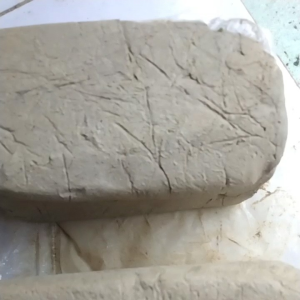 jual tanah liat1 kg bisa buat alat kerajinan prakarya juga bisa untuk merebus daun pepaya biar tida pahit