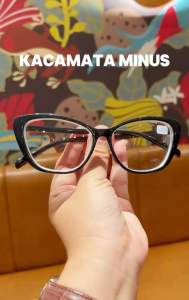 Kacamata Minus Cat Eye: Fashion & Fungsi