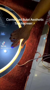 Kaca Layar Sentuh Cermin Kamar Mandi Gantung Wastafel
