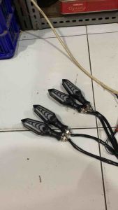 Lampu Sein Sen Led Running model Panah Universal Motor Vario New / CBR 150 / CB150R / Vixion / R15 / Xabre