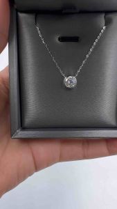 JJ สร้อยคอพร้อมจี้ ฝังเพชรโมอิส 1 กะรัต เงินแท้ 925 ชุบทองคำขาว