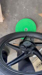 ล้อแม็กหลัง +พร้อมใส่ยางลายสิบล้อ2.75-17 เวฟทุกรุ่น หรือพ่วงข้าง