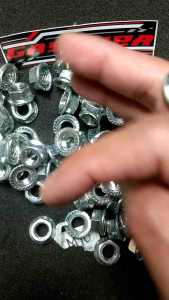 100 PCS - Mur Flange M10/ Flange Nut M10 Kunci 14