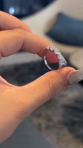 Reraya แหวนเพชรแถวฝังเพชรโมอีสรวม 1.5 ct เงินแท้ 92.5% ชุบทองคำขาว14k -A7467