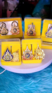 เข็มคู่ แม่เหล็กคู่ หมุดคู่ เข็ม72พรรษา แลเข็มบรม (พร้อมกล่อง) สวยงามคมชัด งานพรีเมี่ยม