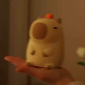 陪伴夜晚卡皮巴拉可爱氛围暖灯|Accompanying the night with Capibara’s lovely atmosphere and warm lights