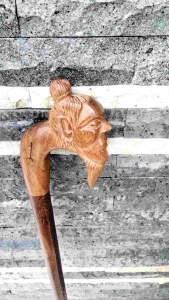 tongkat jalan kayu kelor emas ukir brahmana C27