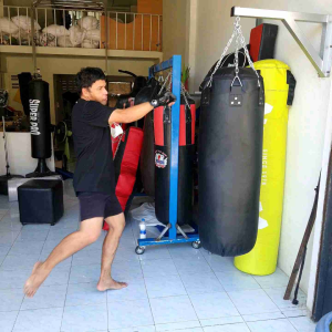 กระสอบทรายมวยขนาด 120cm กว่าง 40cm ยัดผ้าหนัก 45-50 กิโล พร้อม ใช้งาน