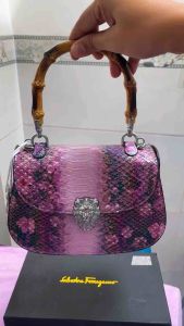 Túi xách quảng châu cao cấp kiểu dáng sang trọng độc lạ size 22 kèm dây đeo chéo
