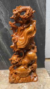 Tượng Đạt Ma múa rồng có tác dụng trấn trạch trừ những khí xấu gỗ huyết long kích thước cao 50-20-12cm