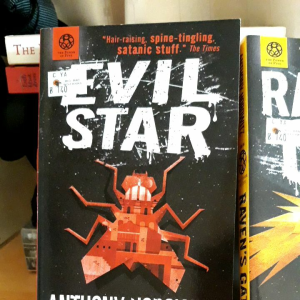 Supernatural book series : The power of five by Anthony Horowitz