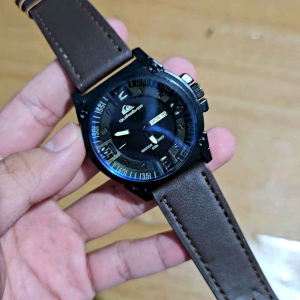 JAM TANGAN PRIA QUIKSILVER TALI KULIT TANGGAL HARI AKTIF / JAM TANGAN KASUAL PRIA ANTI AIR FREE BATERAI CADANGAN