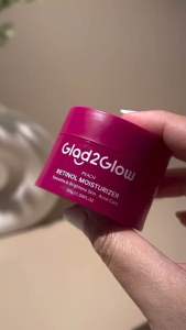 GLAD2GLOW Peach Retinol Moisturizer dengan kandungan campuran Retinol & HPR Wajah Mencerahkan untuk membantu melawan tanda-tanda penuaan dini